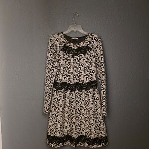 Chic Black and White Floral Lace Dress